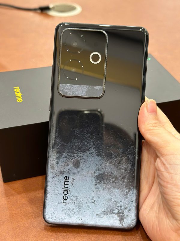 Realme GT 6 bản 12-256gb xách tay Đen Fullbox đẹp 99%