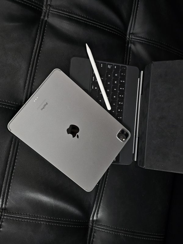 Ipad Pro 11 inch M2 ( 5G+Wifi ) BH T11-24, Pin 100% ipad pro 11 inch 2022 + Bàn phím Apple Magic Keyboard + Bút Apple Pencil 2 ,  like new đẹp 99%