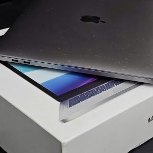 Macbook Pro 13 inch M2 (16-256Gb) Fullbox Pin 97%, Đẹp 98% Chính Hãng