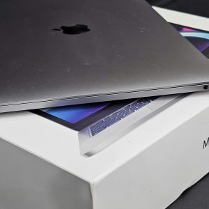 Macbook Pro 13 inch M2 (16-256Gb) Fullbox Pin 97%, Đẹp 98% Chính Hãng