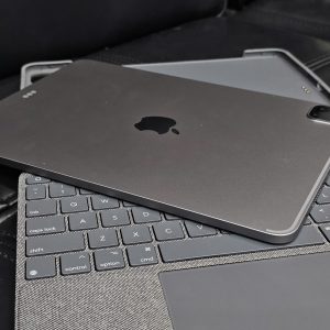 ipad Pro 11 inch M2 2022 Wifi 256Gb Bh T2-25 TGDĐ + Bàn phím Logi + Bút Apple Pencil 2 , Đẹp 99%