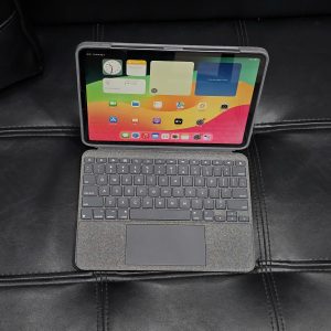 ipad Pro 11 inch M2 2022 Wifi 256Gb Bh T2-25 TGDĐ + Bàn phím Logi + Bút Apple Pencil 2 , Đẹp 99%