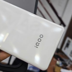 Vivo iqoo Z9 Turbo (12-256Gb) + Ốp lưng , đẹp 99%, Trắng