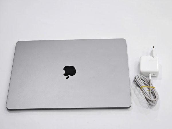 Macbook Air M2 15 icnh (8-256Gb) BH TGDĐ T7-25 + Sạc, Đẹp 99%