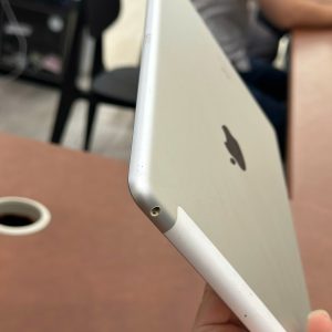 Ipad Gen 8 bản 4G + 32Gb màu Bạc đẹp 99%