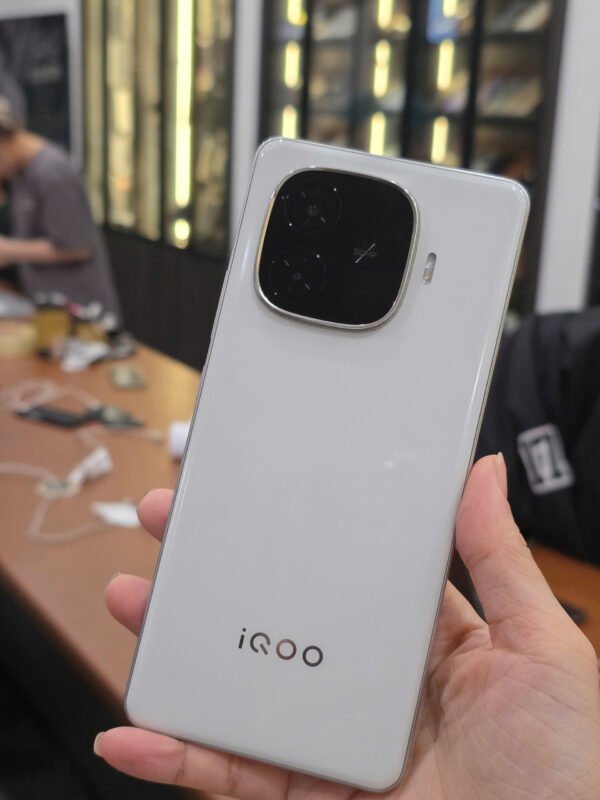 Vivo Iqoo Z9 bản 8-256gb nội địa Trắng 98%