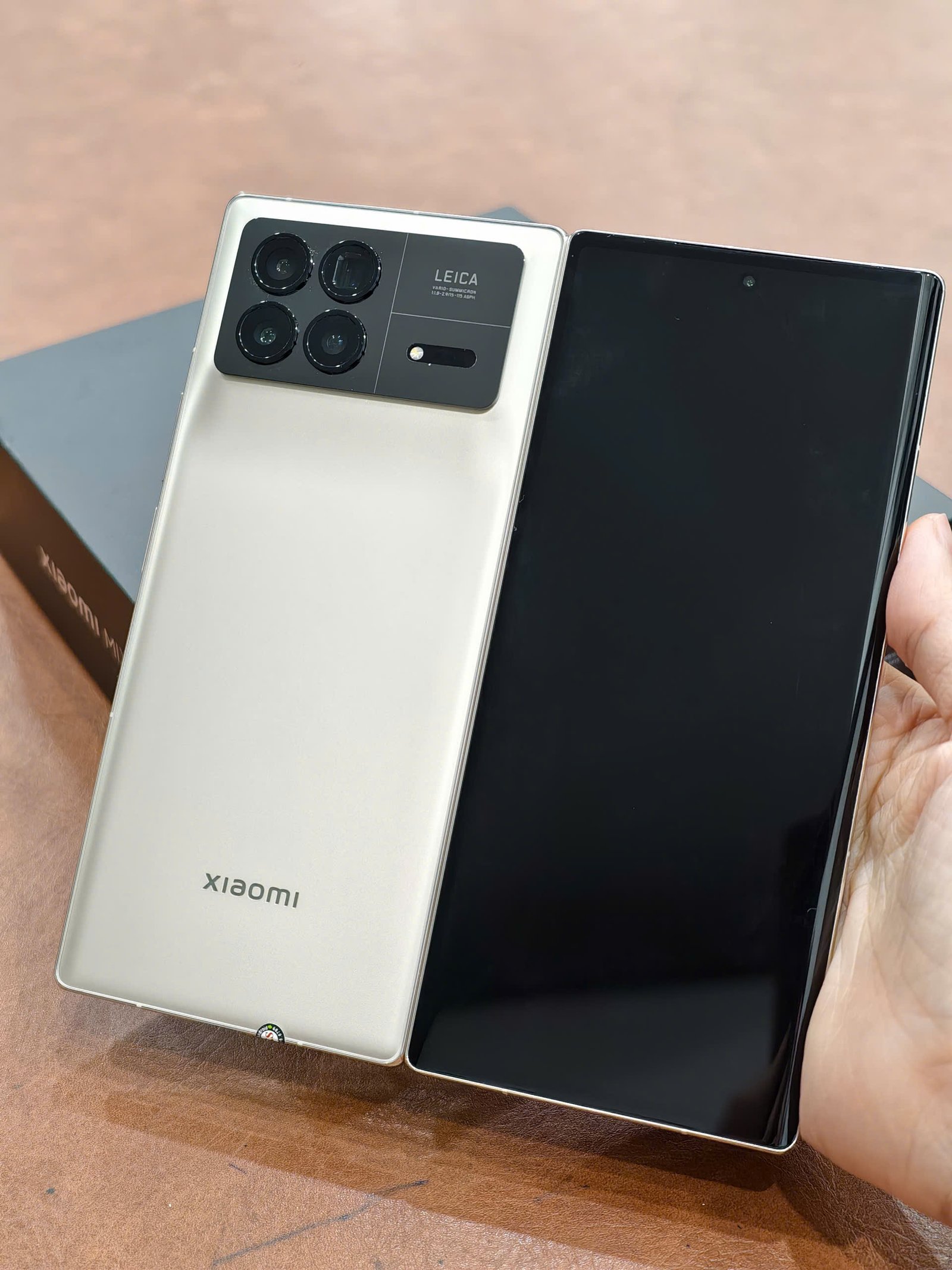 Xiaomi Mix Fold 3 16/512GB 中国版 Gold Xiaomi unfolds the Mix Fold 3 with a new hinge and cameras