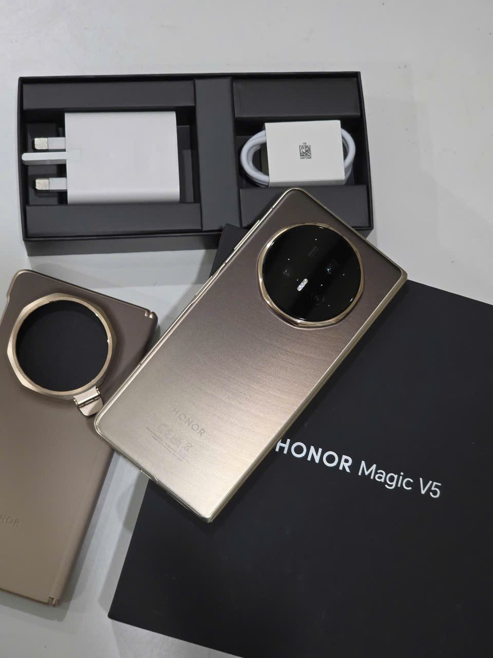 Magic V5, Honor magic V5 16/512gb fullbox đẹp 99% - Mua Điện Thoại iPhone Cũ - Ngoại Hình Đẹp 99% Như Máy Mới